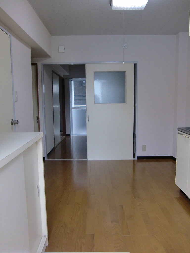 Entrance. With shoe box