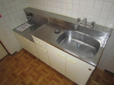 Kitchen. Gas stove 2 burners installed Allowed