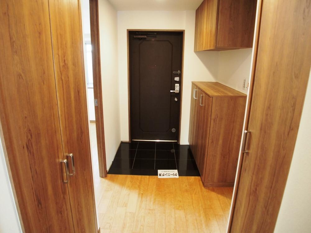 Entrance. Local (12 May 2013) Shooting