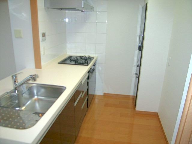 Kitchen. Work space is provided to spread Indoor (12 May 2013) Shooting