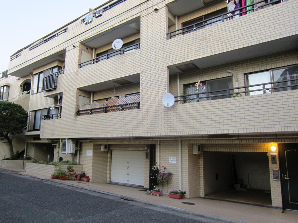 Local appearance photo. Local (12 May 2013) Shooting