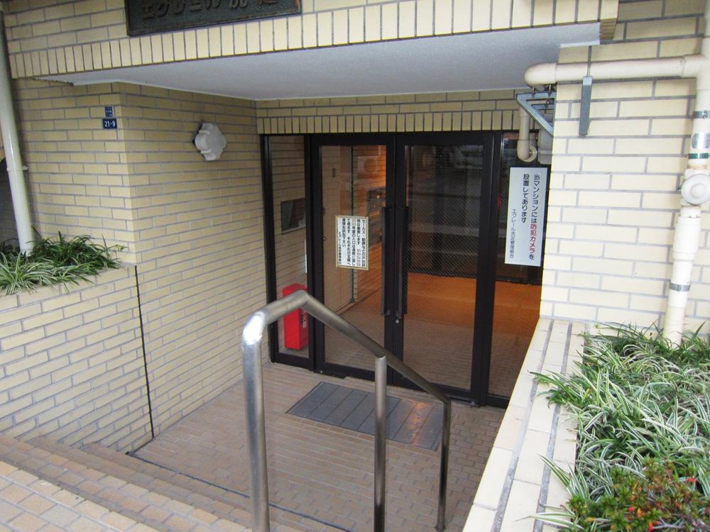 Entrance. Common areas