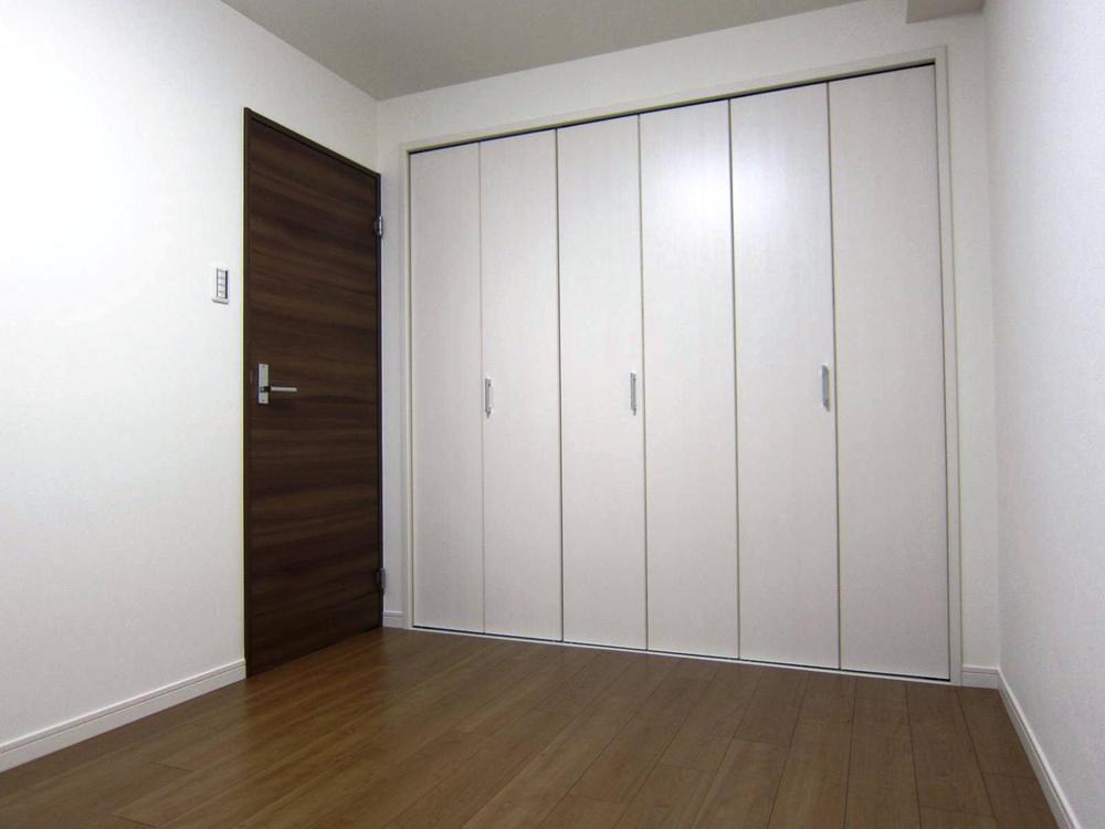 Non-living room. Indoor (12 May 2013) Shooting