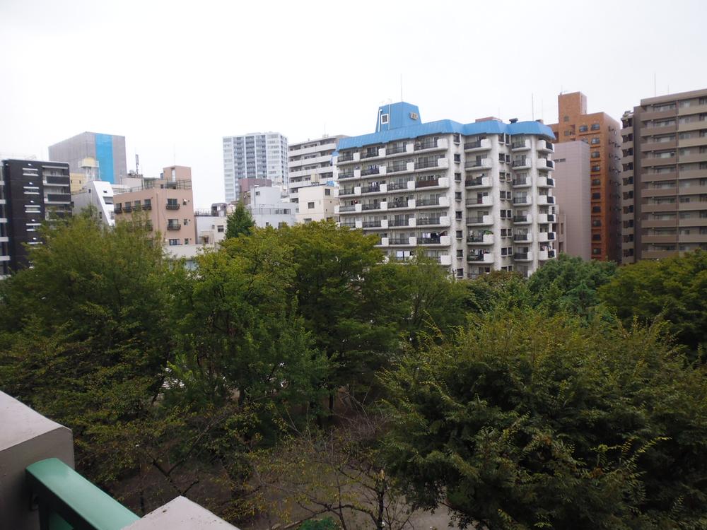 View photos from the dwelling unit. View from the site (November 2013) Shooting