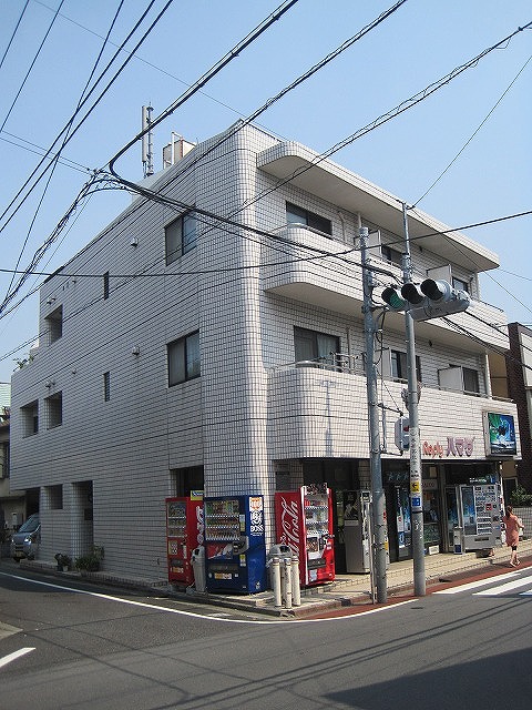 Building appearance. It is a beautiful apartment tiled!