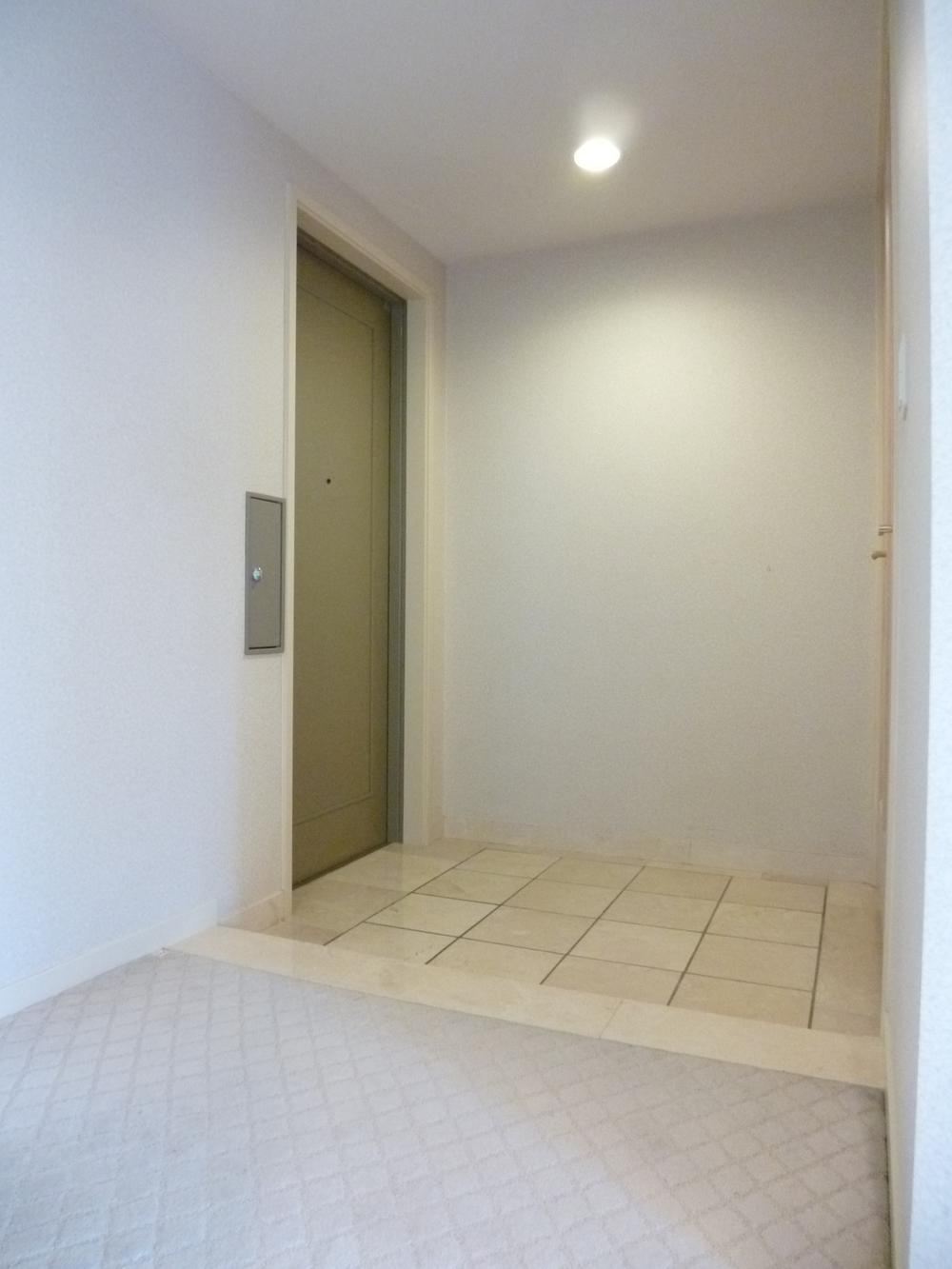 Entrance. Local (11 May 2013) Shooting