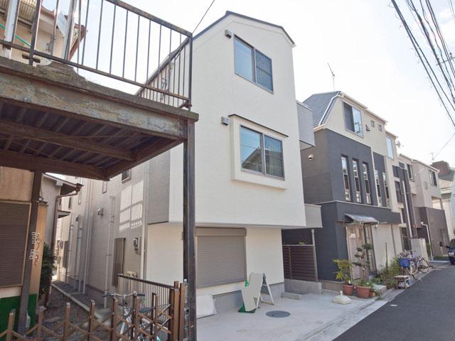 Local appearance photo. Local (11 May 2011) Shooting