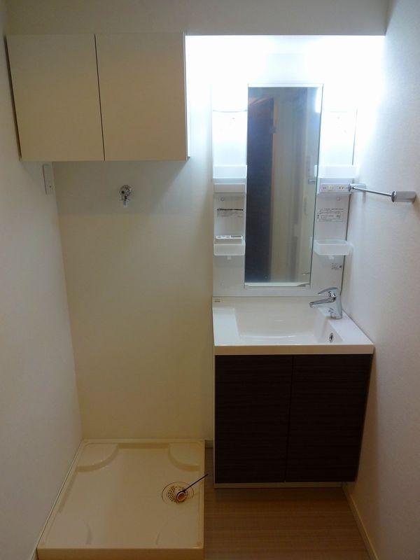 Wash basin, toilet. Bathroom vanity