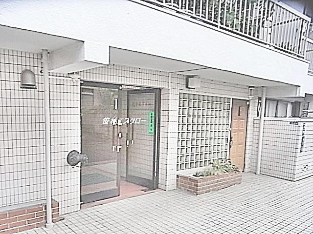 Entrance. Common areas