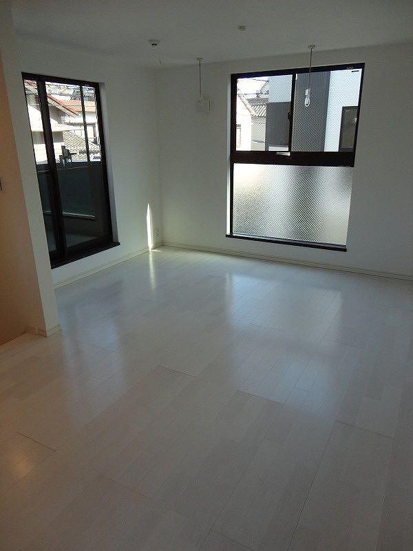 Same specifications photos (living). Example of construction