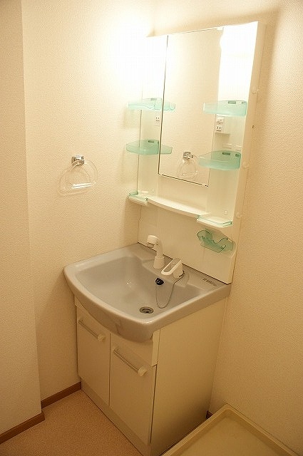 Washroom. Independent wash basin ☆