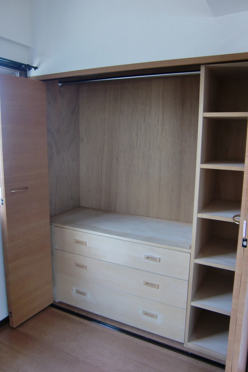 Receipt. Built-in storage