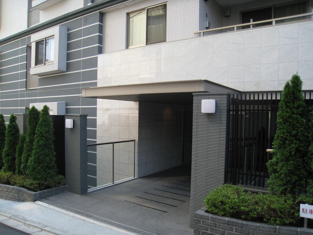 Entrance. Common areas (2013 November shooting)