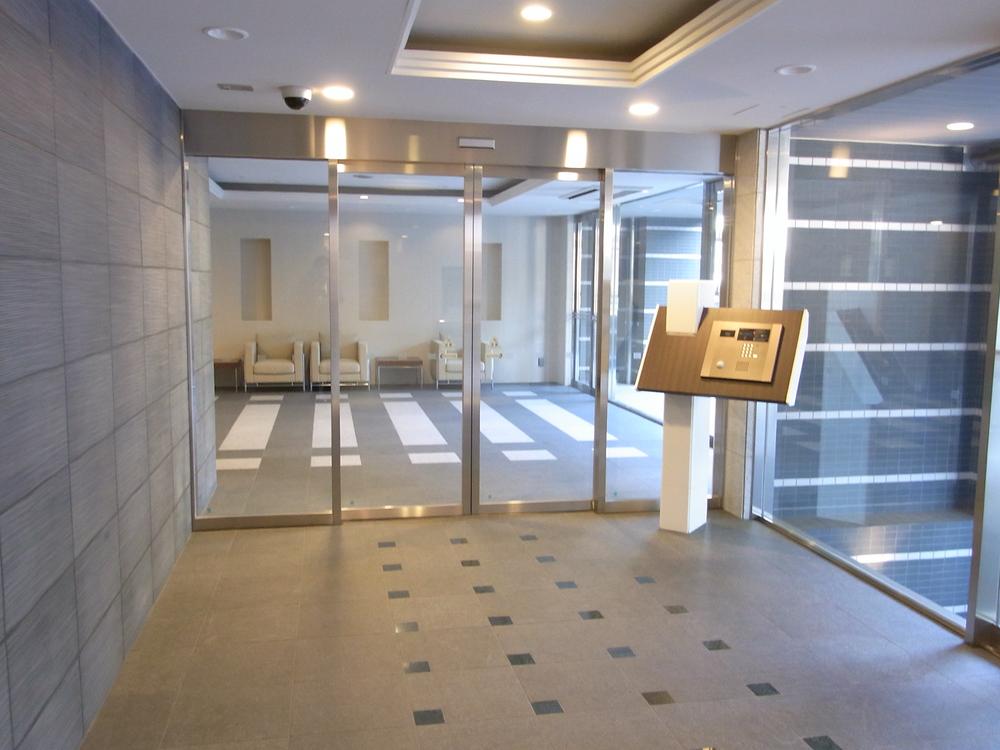 lobby. Common areas (2013 November shooting)