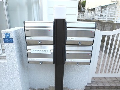 Other common areas. Set post