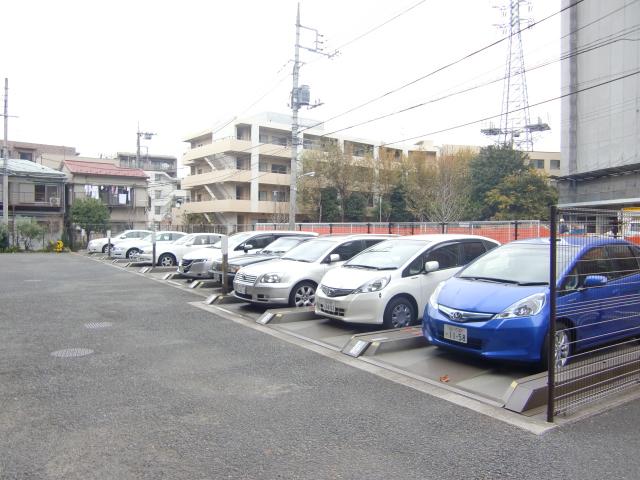 Parking lot. There is free (Monthly 19000 yen)
