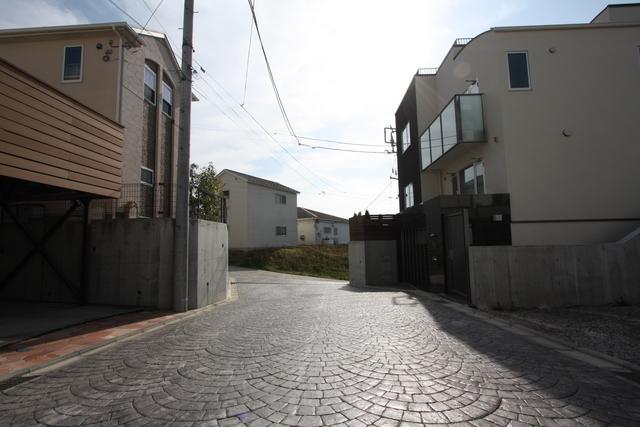 Local photos, including front road. Local land photo