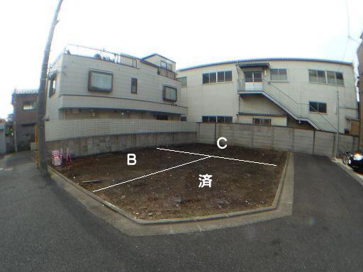 Local photos, including front road. All three compartment