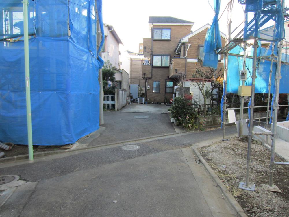 Local photos, including front road. Local (12 May 2012) shooting