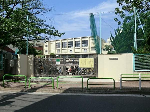 Primary school. 500m to enter Arai second elementary school