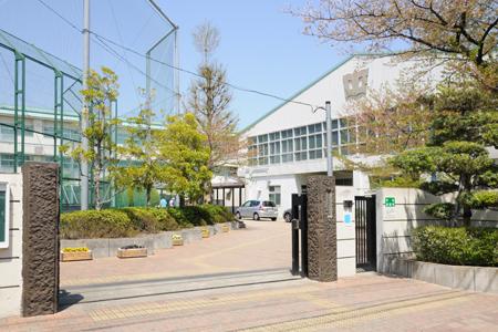 Junior high school. 800m to Omori third junior high school