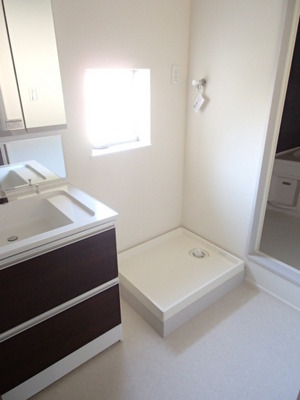 Washroom. Bright space undressing space is light and wind also possible incorporation