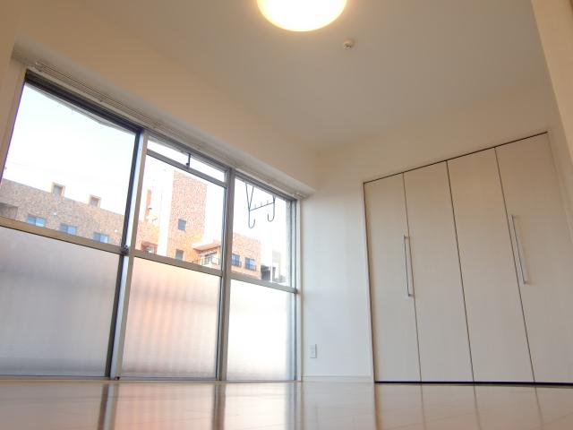 Non-living room. Western-style 2 6.6 Pledge