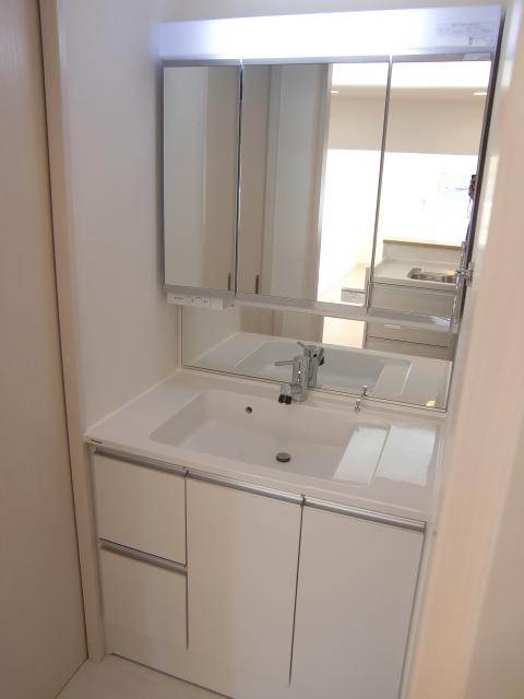 Wash basin, toilet. Wash basin (with a shower nozzle)