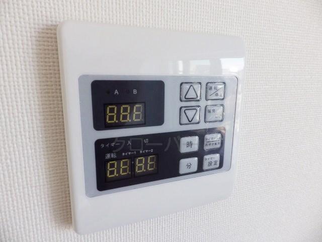 Other introspection. Construction housing performance with evaluation 						 / 							Design house performance with evaluation 						 / 							Measures to conserve energy 						 / 							Vibration Control ・ Seismic isolation ・ Earthquake resistant 						 / 							Seismic fit 						 / 							Immediate Available 						 / 							2 along the line more accessible 						 / 							Fiscal year Available 						 / 							Energy-saving water heaters 						 / 							System kitchen 						 / 							Bathroom Dryer 						 / 							Corner dwelling unit 						 / 							Yang per good 						 / 							All room storage 						 / 							Flat to the station 						 / 							24 hours garbage disposal Allowed 						 / 							Washbasin with shower 						 / 							Security enhancement 						 / 							2 or more sides balcony 						 / 							Southeast direction 						 / 							Flooring Chokawa 						 / 							Double-glazing 						 / 							Bicycle-parking space 						 / 							Elevator 						 / 							Otobasu 						 / 							High speed Internet correspondence 						 / 							Warm water washing toilet seat 						 / 							The window in the bathroom 						 / 							TV monitor interphone 						 / 							High-function toilet 						 / 							All living room flooring 						 / 							water filter 						 / 							Storeroom 						 / 							BS ・ CS ・ CATV 						 / 							Maintained sidewalk 						 / 							roof balcony 						 / 							Delivery Box 						 / 							Bike shelter