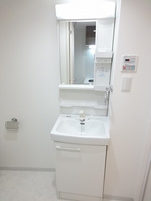 Washroom. Wash basin equipped independent!