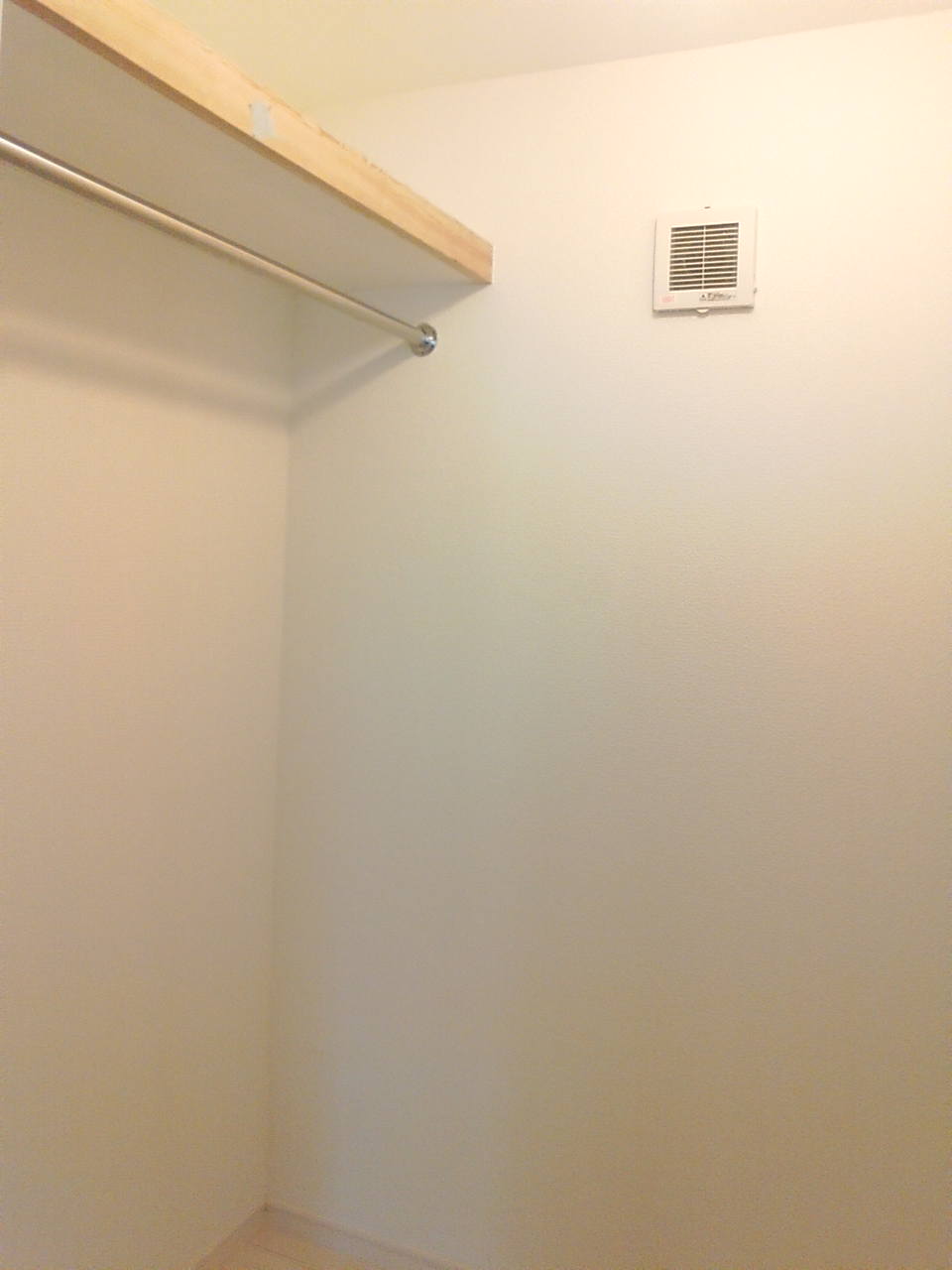 Receipt. Storage enhancement in the walk-in closet