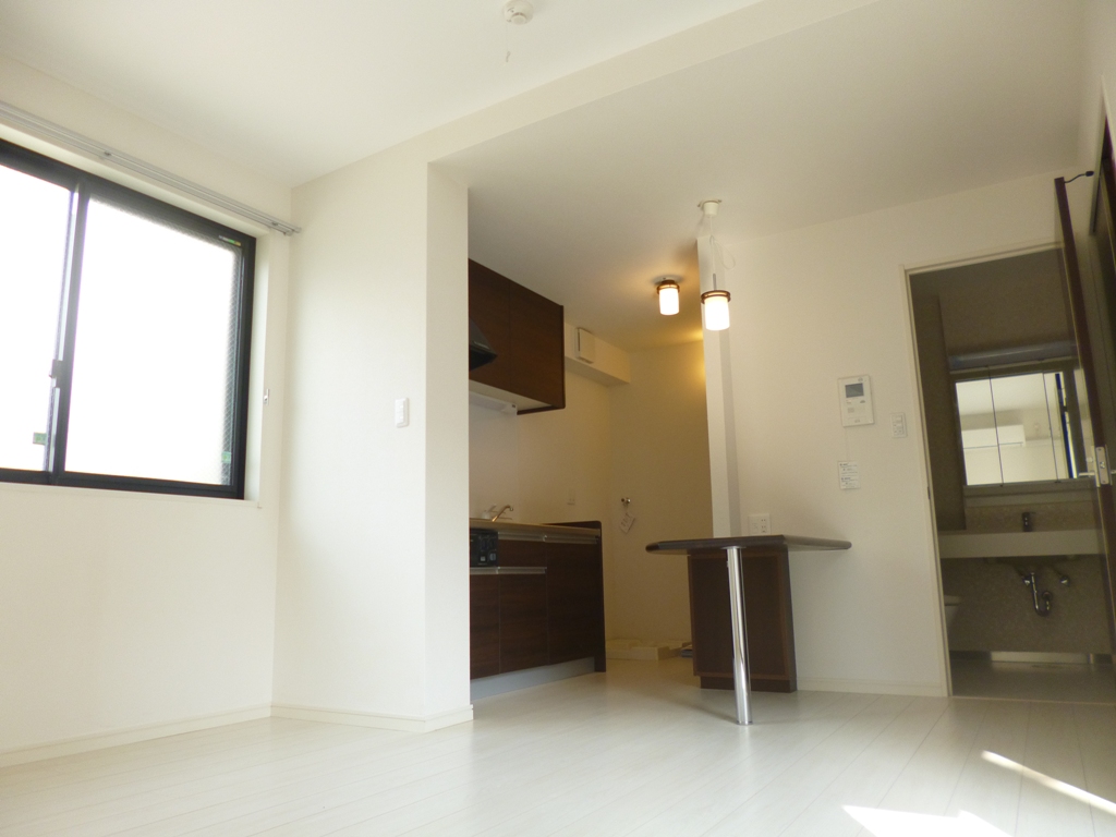 Living and room. Very bright room