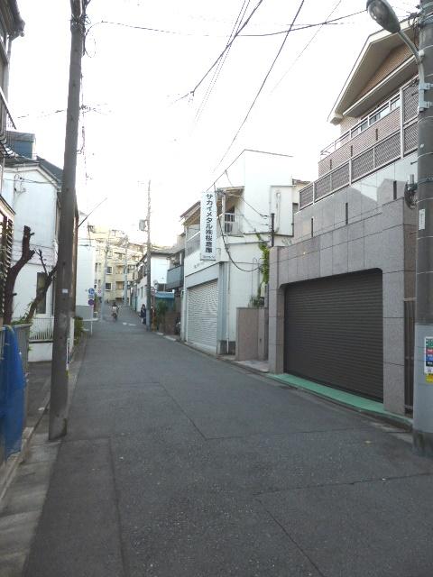 Local photos, including front road. Local (10 May 2011) Shooting