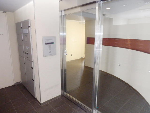 Security. Auto-locking of entrance