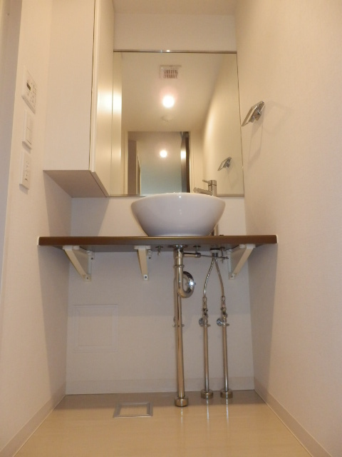 Washroom. Wash basin ・ Round ball