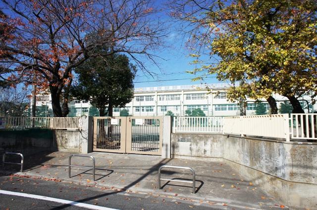 Junior high school. Daejeon municipal Yasukata until junior high school 680m