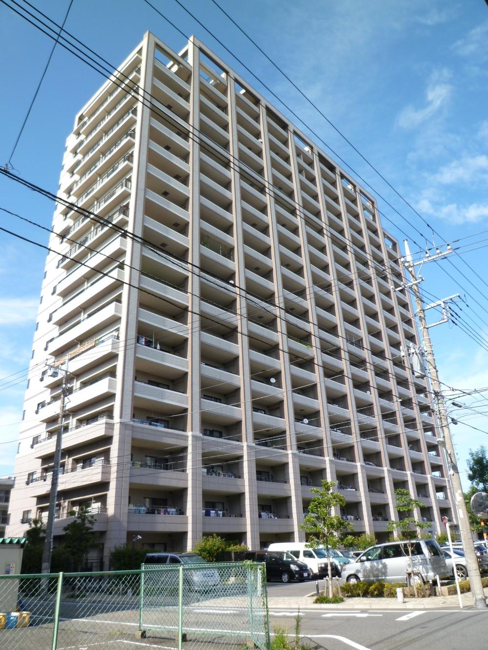 Local appearance photo. 2007 Built in base-isolated apartment