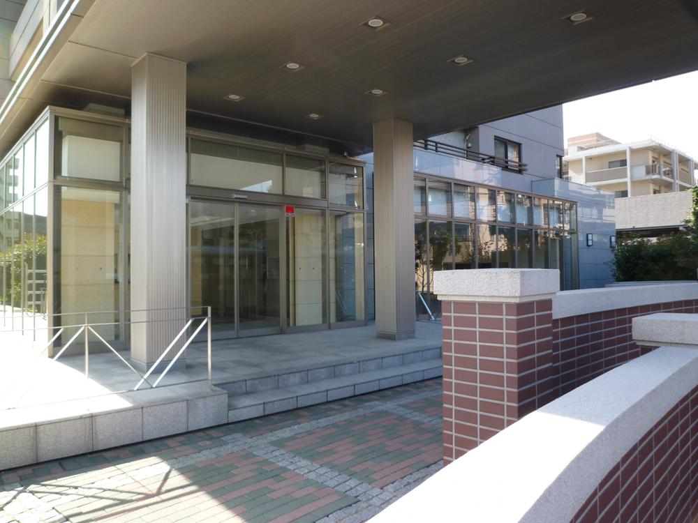 Entrance. Common areas