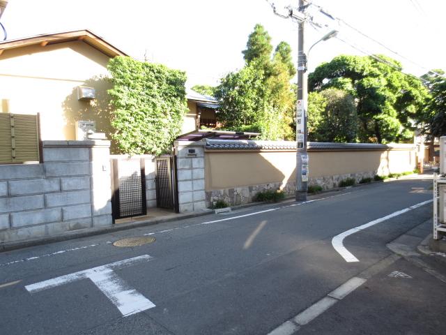 Local photos, including front road. Local (11 May 2013) Shooting