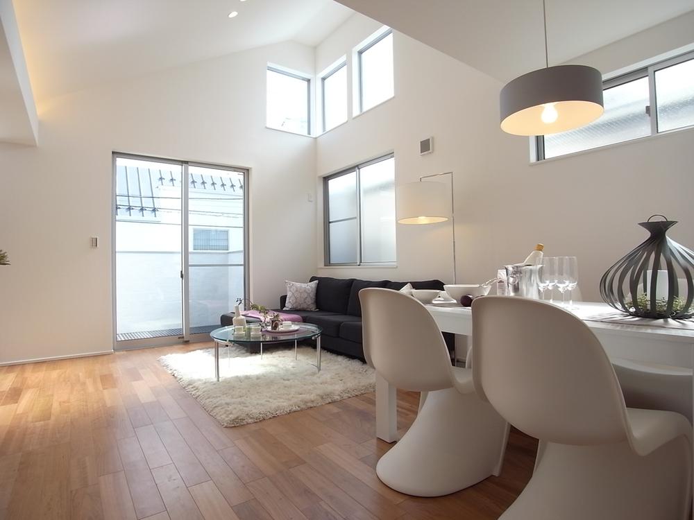 Living. It is the example of construction. 