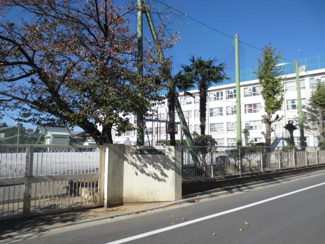 Primary school. Until the municipal Ikegami Elementary School 650m