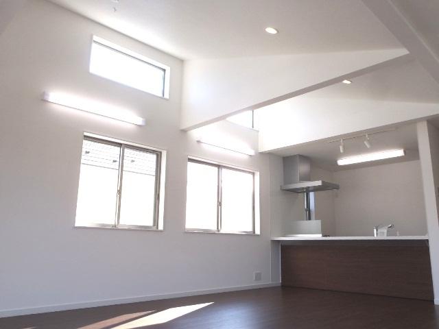 Same specifications photos (living)