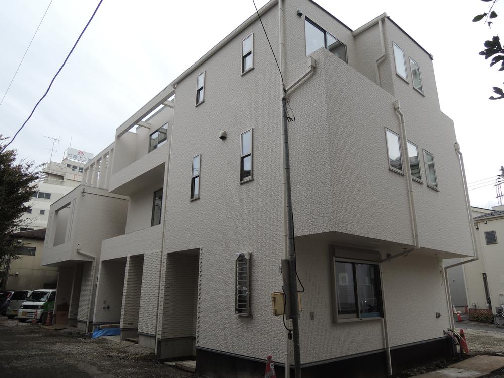 Local photos, including front road. Local (11 May 2013) shooting (from 3 Building)   Exterior construction in, Preview available.