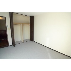 Living and room. Western-style about six tatami: You go out on the balcony also from Western-style