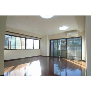 Living and room. LDK: northwest of living ・ There is a balcony