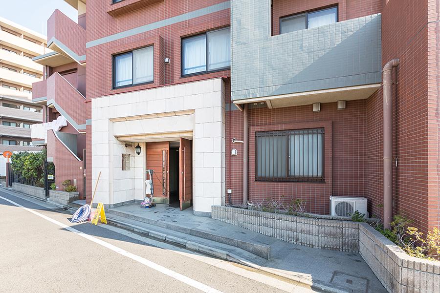 Entrance. Common areas