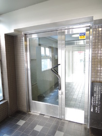 Entrance. Auto is with a lock