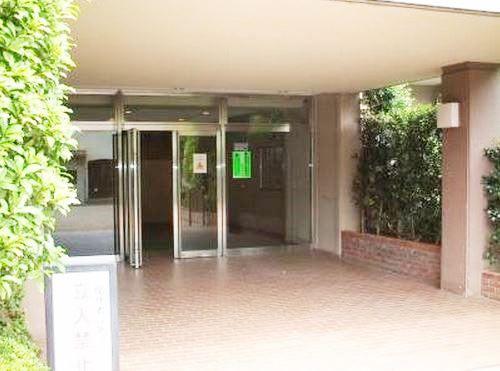 Local appearance photo. Popular face-to-face kitchen