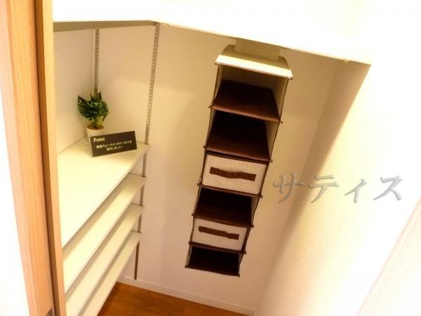 Receipt. Walk-in closet