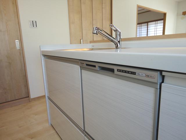 Kitchen. Indoor (12 May 2013) Shooting